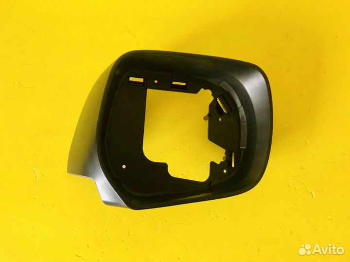 Корпус зеркала правый Toyota Land Сruiser 200