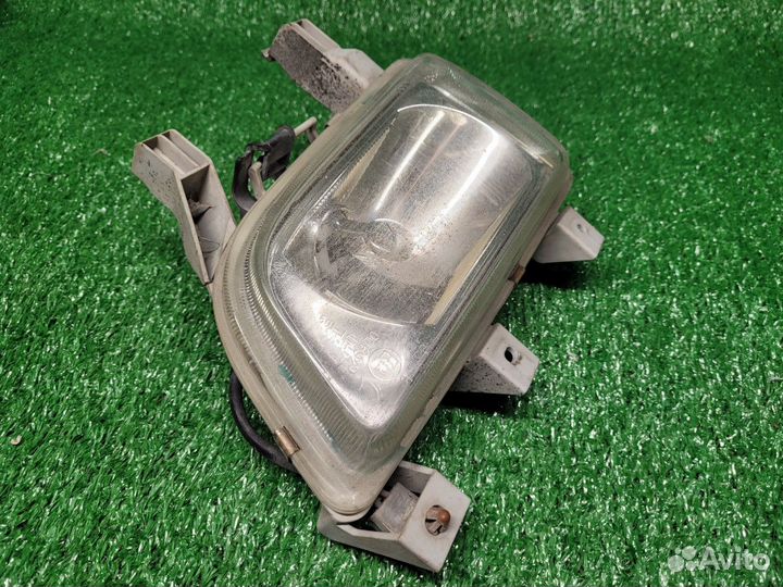 Фара противотуманная правая Mazda 323