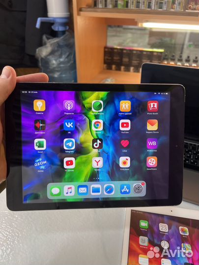 iPad AIR 16 гб черный wifi