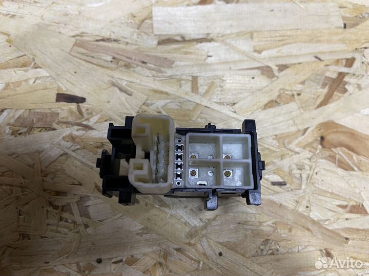 Кнопка стеклоподъемника Toyota Rav4 40