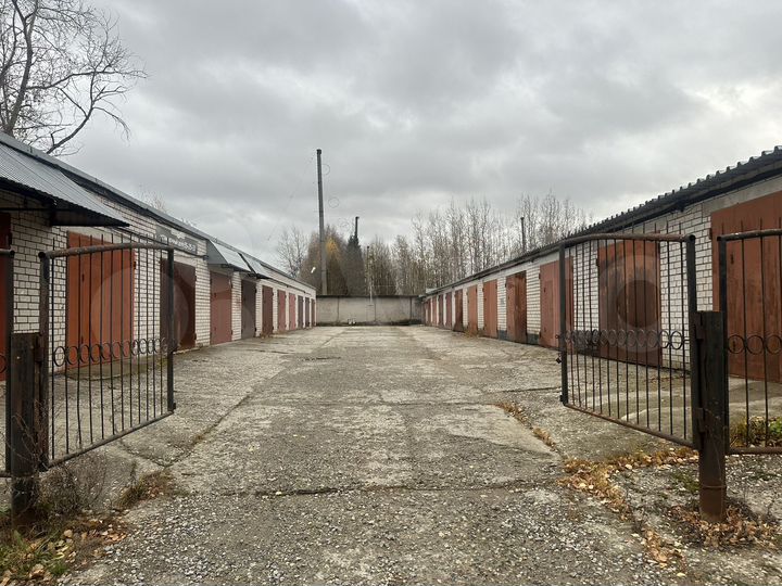 Гараж, > 30 м²