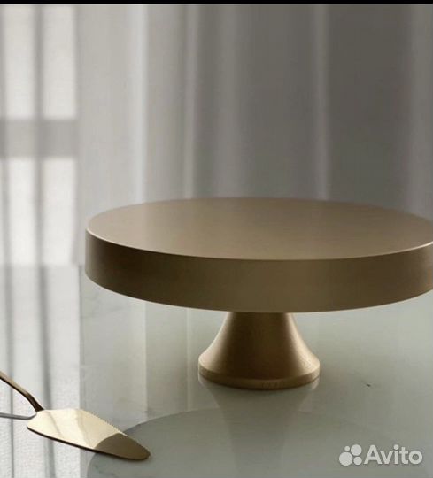 Тортовница на ножке