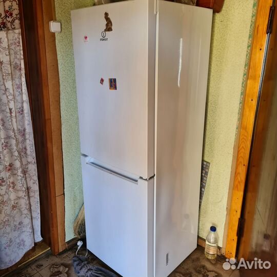 Холодильник indesit