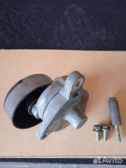 Механизм натяжения Обводного ремня мерседес W140