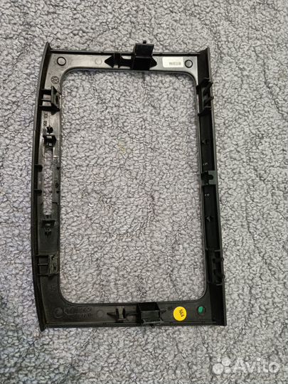 Накладка центральной консоли 3C0858069P