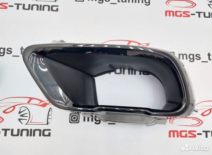 Черные насадки на выхлоп на BMW X6 G06