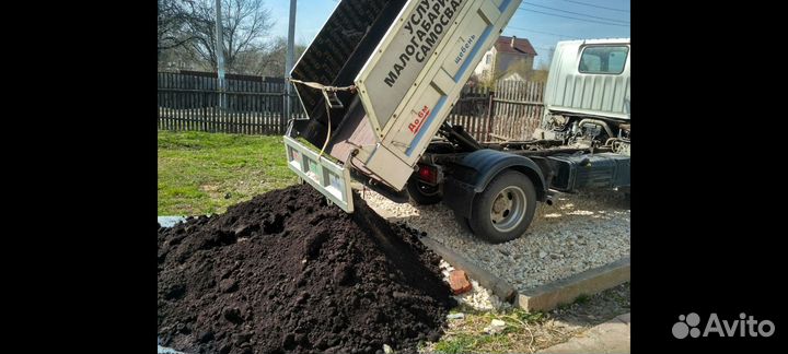 Малогабаритный самосвал и мини экскаватор