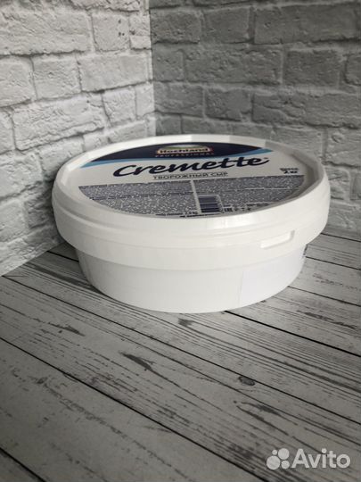 Емкость с крышкой из пищевого пластика