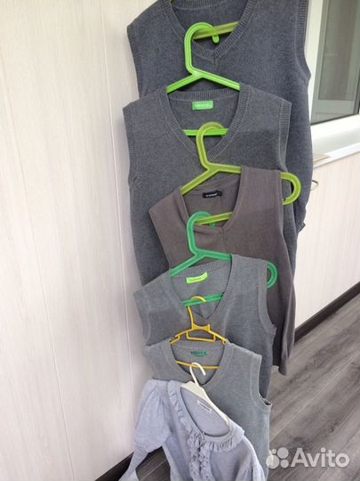 Серая школьная жилетка