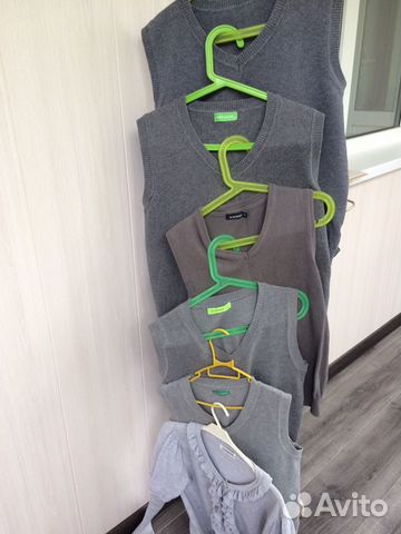 Серая школьная жилетка