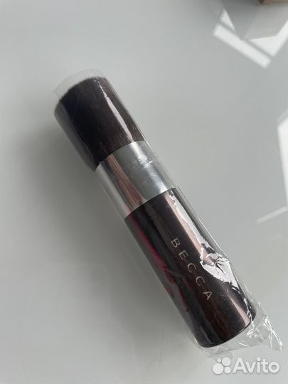 Кисть кабуки becca