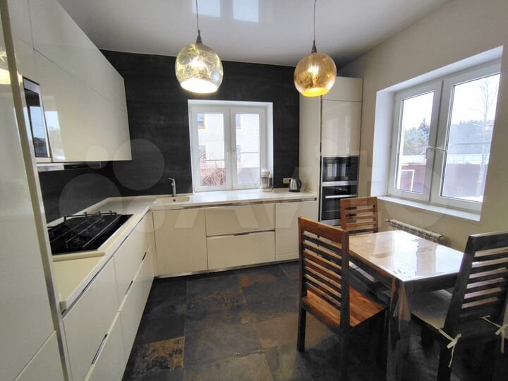 Дом 291 м² на участке 12 сот.