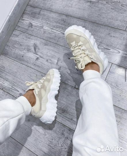 Кроссовки летние