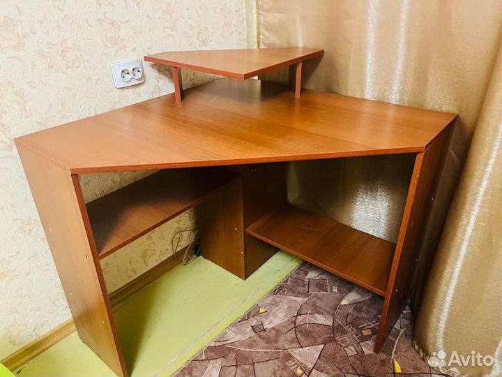 Компьютерный стол