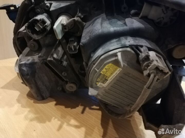 Фара правая Lexus LX570 8114560F70 1-й рестайлинг