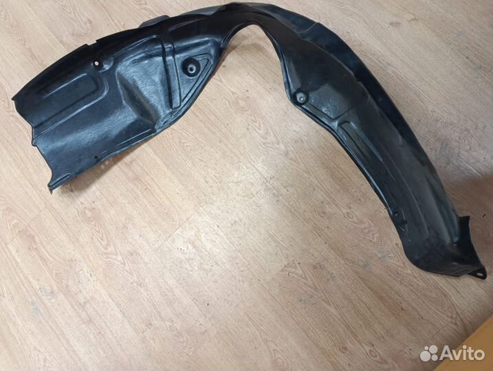 Подкрылок левый Toyota Camry 91-97