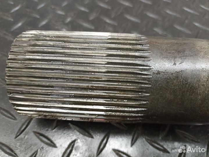 1363850 Полуось без блокировки