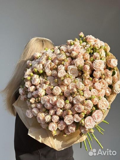 Кустовые розы букет