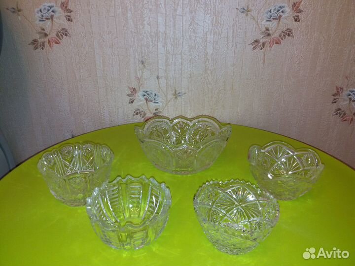 Хрустальные вазы и салатники