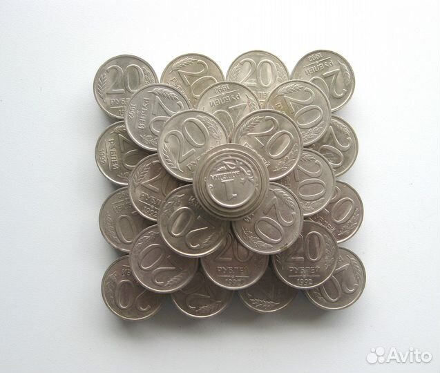 Пресс-папье пирамида из монет