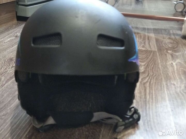 Горнолыжный шлем