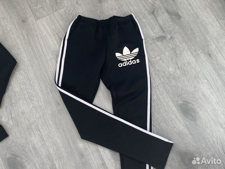 Костюм спортивный