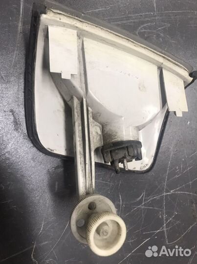 Указатель поворота передний правый Мерседес 190 w2