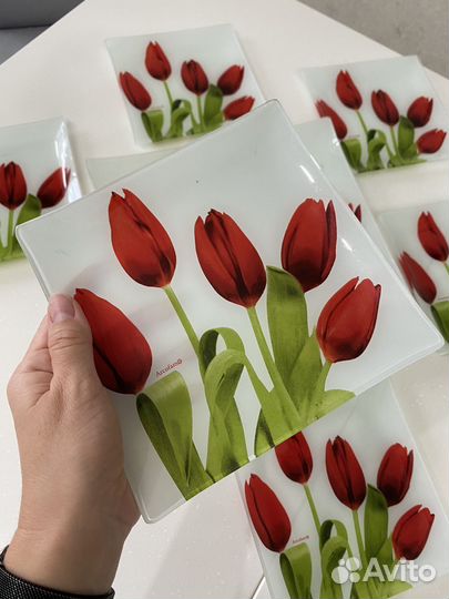 Стеклянное блюдо и тарелки для десерта