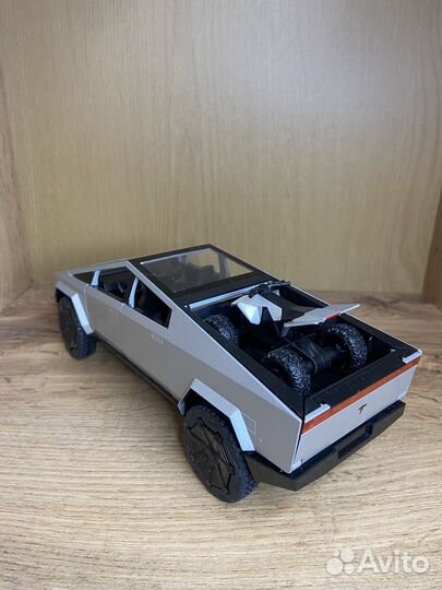 Tesla Cybertruck машинка