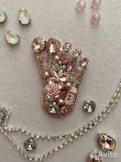 Ножка младенца Брош