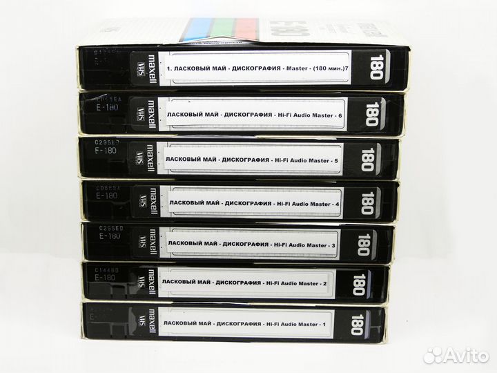 На каждой кассете. Видеокассеты с мультфильмами. VHS кассеты с мультиками.