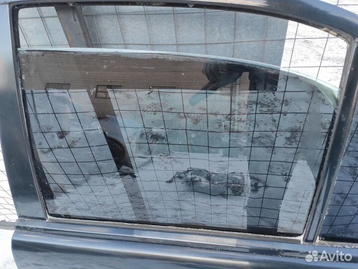 Стекло дверное заднее левое Mercedes Benz E Class