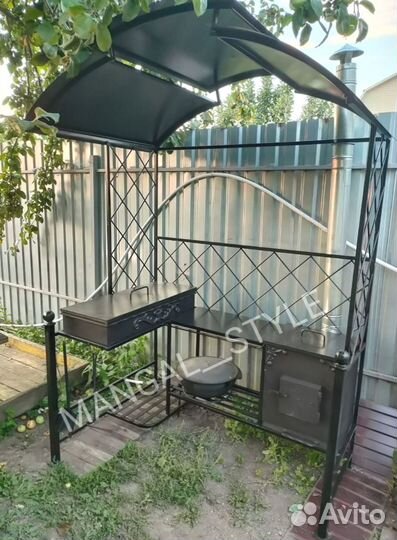 Мангал с крышей