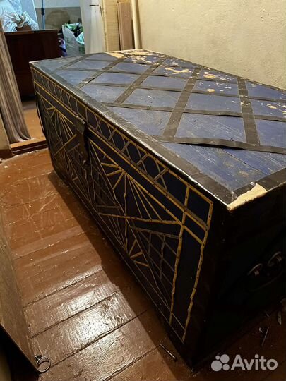 Сундук деревянный старинный