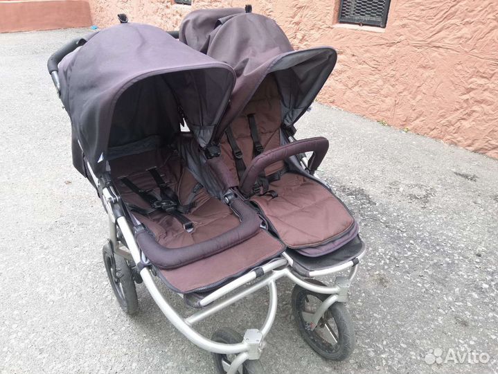 Коляска для двойни Bumbleride