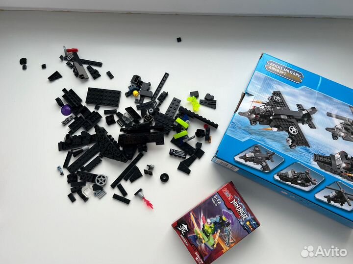 Конструкторы самолет и ninjago вперемешку