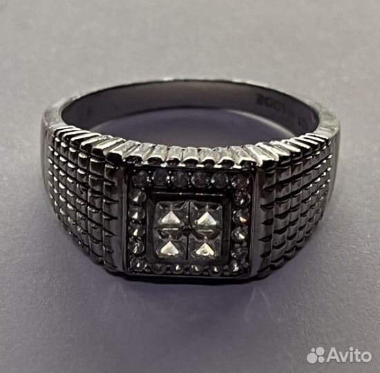 Мужской серебряный перстень с камнями