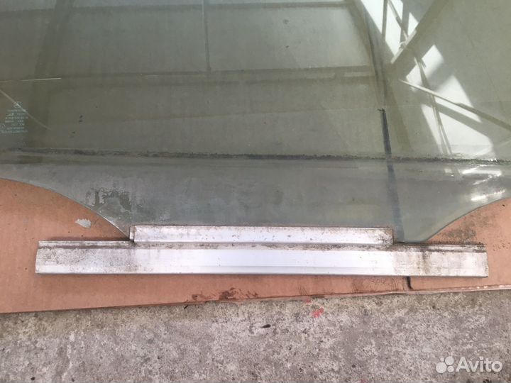 Стекло передней правой двери Mercedes W163 (5260)