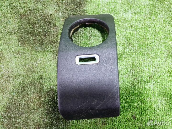 Накладка торпедо правая Land Rover Discovery 4 20