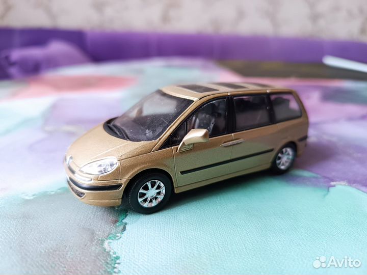 Модель Пежо 807 масштаб 1:43
