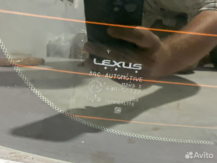 Lexus LX570 стекло крышки багажника