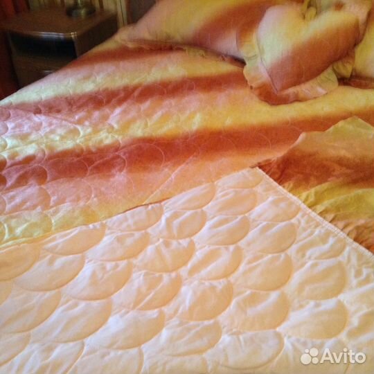 Покрывало на кровать с наволочками для подушек