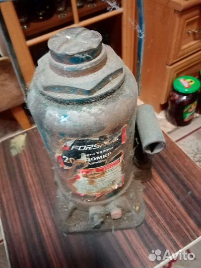 Домкрат для грузового автомобиля