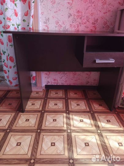 Письменный стол для школьника бу