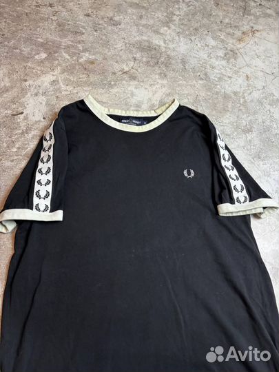 Футболка fred perry с лампасами