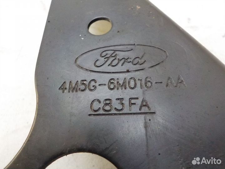 Кожух ремня грм Volvo S40 2004