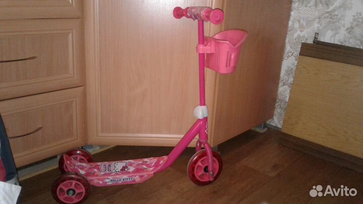 Самокат трехколесный