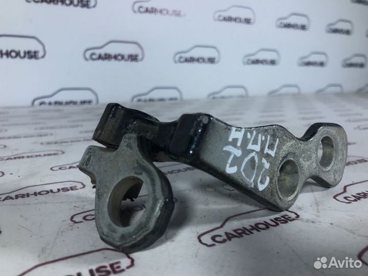 Петля двери передняя правая Ford Focus 2 купе 1.6