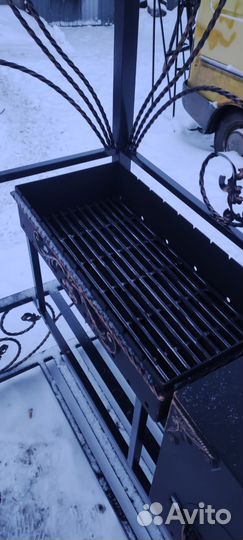 Мангал с крышей