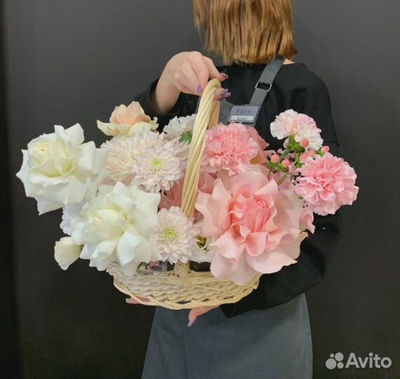 Цветы в корзине Букеты
